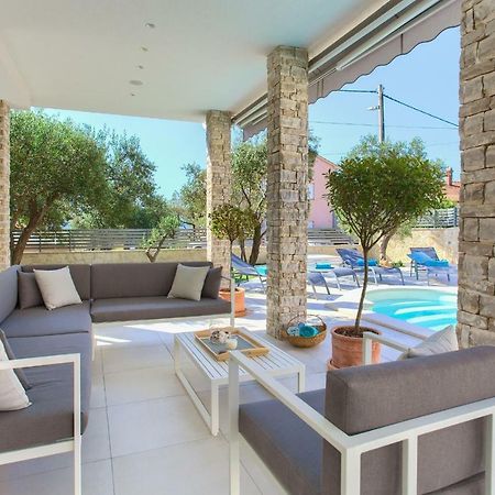 Villa Vale Kornic Bagian luar foto