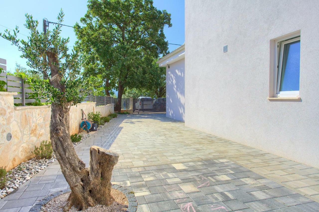 Villa Vale Kornic Bagian luar foto