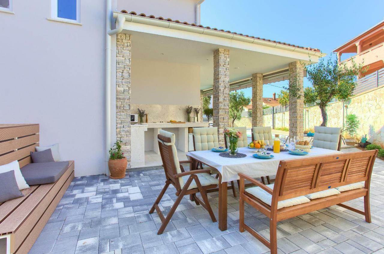 Villa Vale Kornic Bagian luar foto
