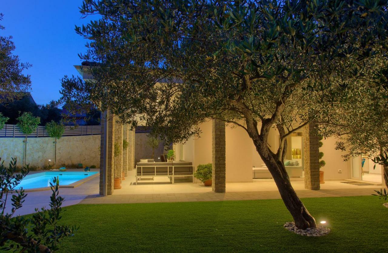 Villa Vale Kornic Bagian luar foto