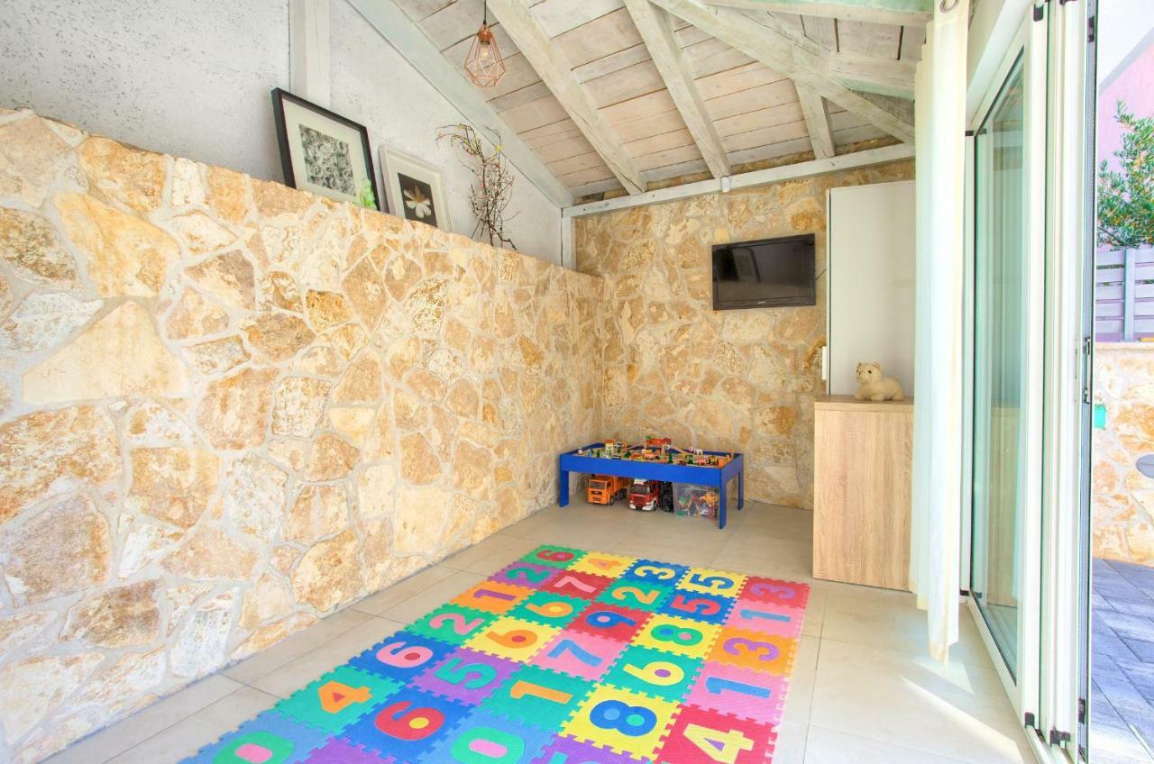 Villa Vale Kornic Bagian luar foto