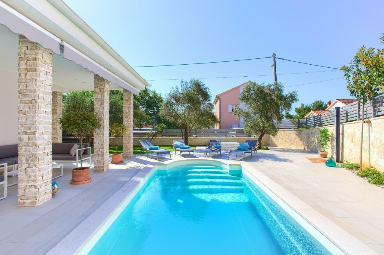 Villa Vale Kornic Bagian luar foto