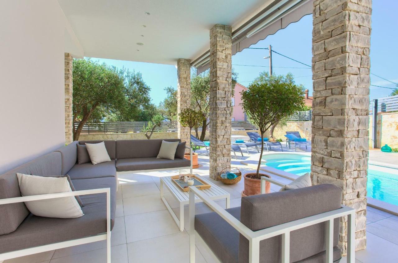 Villa Vale Kornic Bagian luar foto