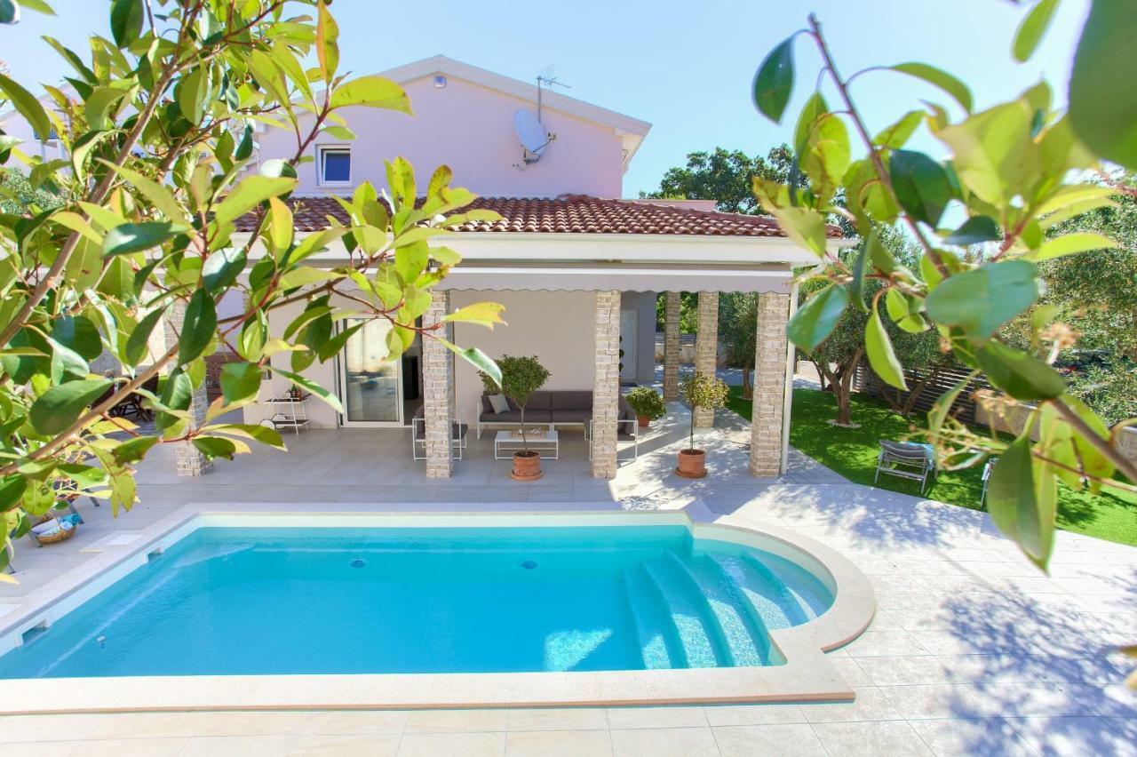 Villa Vale Kornic Bagian luar foto