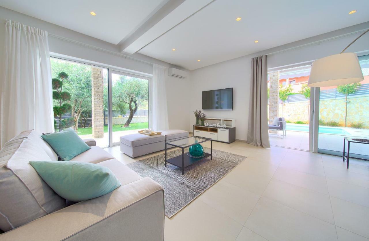 Villa Vale Kornic Bagian luar foto
